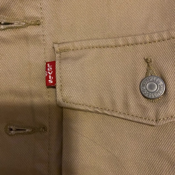 Levi’s Cropped Utility Trucker Jacket - Picture 3 of 4